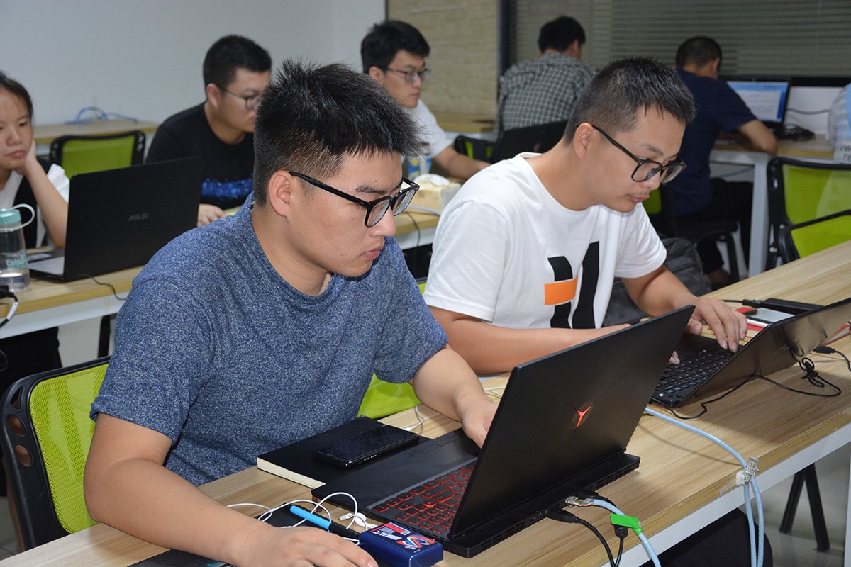 南通Web前端培訓(xùn) 常用HTML5網(wǎng)頁(yè)制作軟件與設(shè)計(jì)制作實(shí)踐